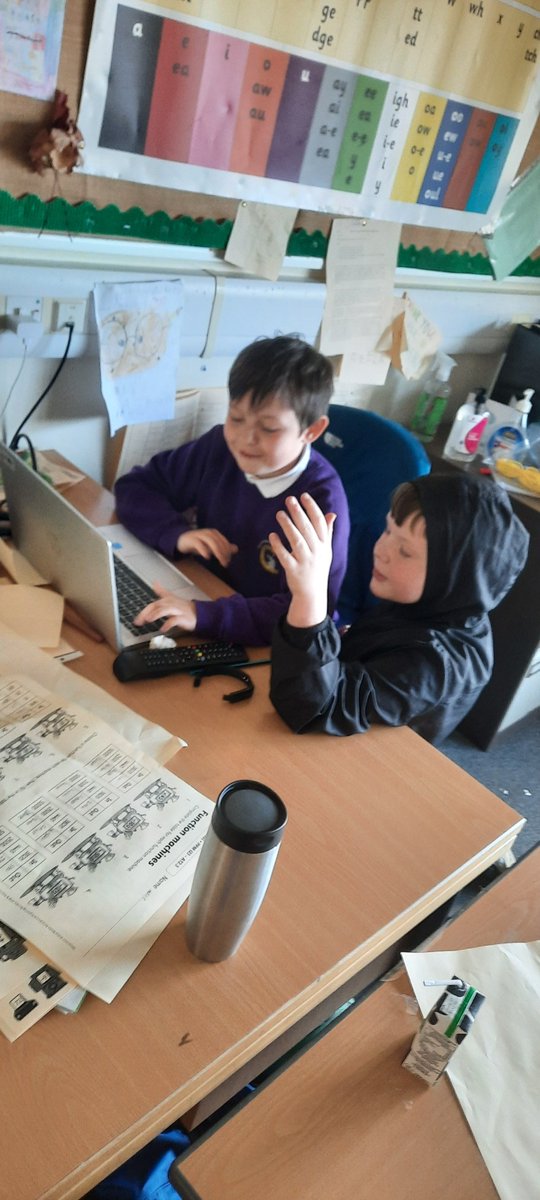 Mr_MacQueen_cv's tweet photo. Learning how to solve function machines! https://t.co/Vn6sugijKl