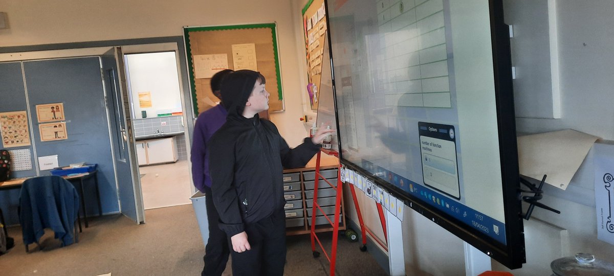 Mr_MacQueen_cv's tweet photo. Learning how to solve function machines! https://t.co/Vn6sugijKl