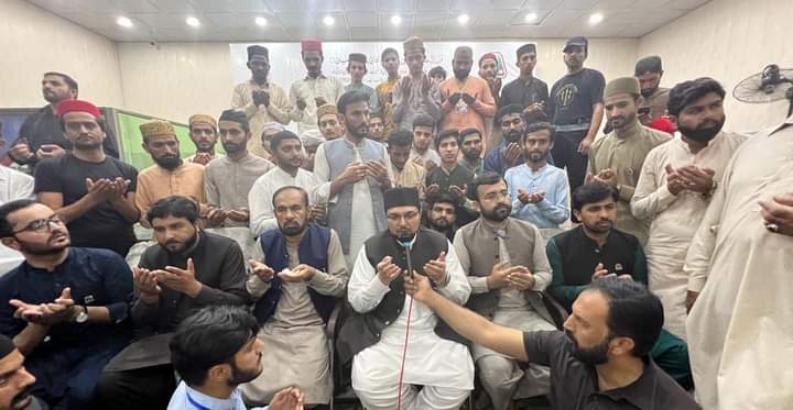 محترم پروفیسر ڈاکٹر حسین محی الدین قادری صدر منہاج القرآن انٹرنیشنل نے #شہر_اعتکاف2023 میں معتکف ایم ایس ایم کے طلباء ذمہ داران و کارکنان سے ملاقات کی۔
اس موقع پر شیخ فرحان عزیز موجود تھے۔

#ItikafCity2023