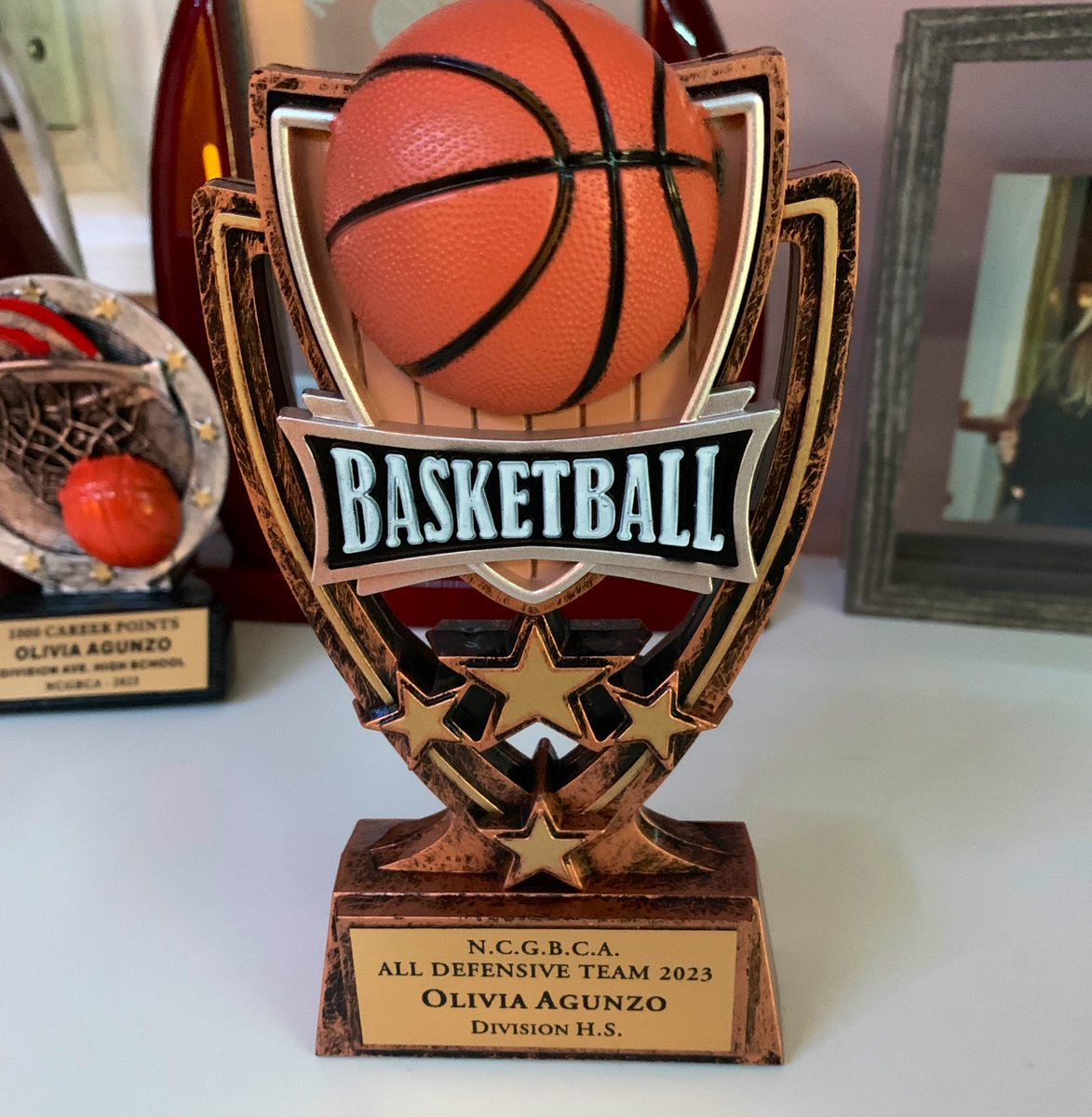 Unreal Career <a href="/AgunzoLiv/">liv agunzo</a> ‼️🙏🏽

Nassau Player of the Year
Conference Player of the Year
1st Team All Long Island
Defensive Player of the Year
4x All County
2x All State 
1K Points