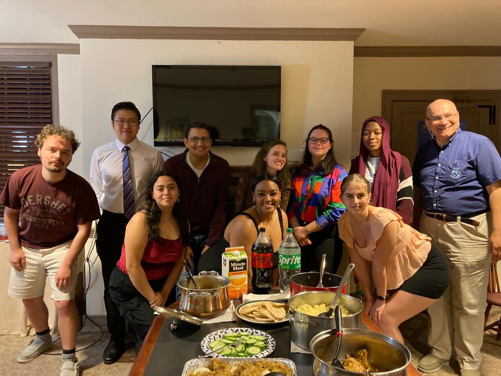 juniatapacs's tweet photo. Juniata faculty and staff hosted students for the Night of a Thousand Dinners. This year, the event proceeds benefitted the Huntingdon House. A big thank you to our hosts, and to Melanie Thorn and the PAX-O club for organizing the event and reigniting a beloved Juniata tradition! https://t.co/tVj0LrAkj0