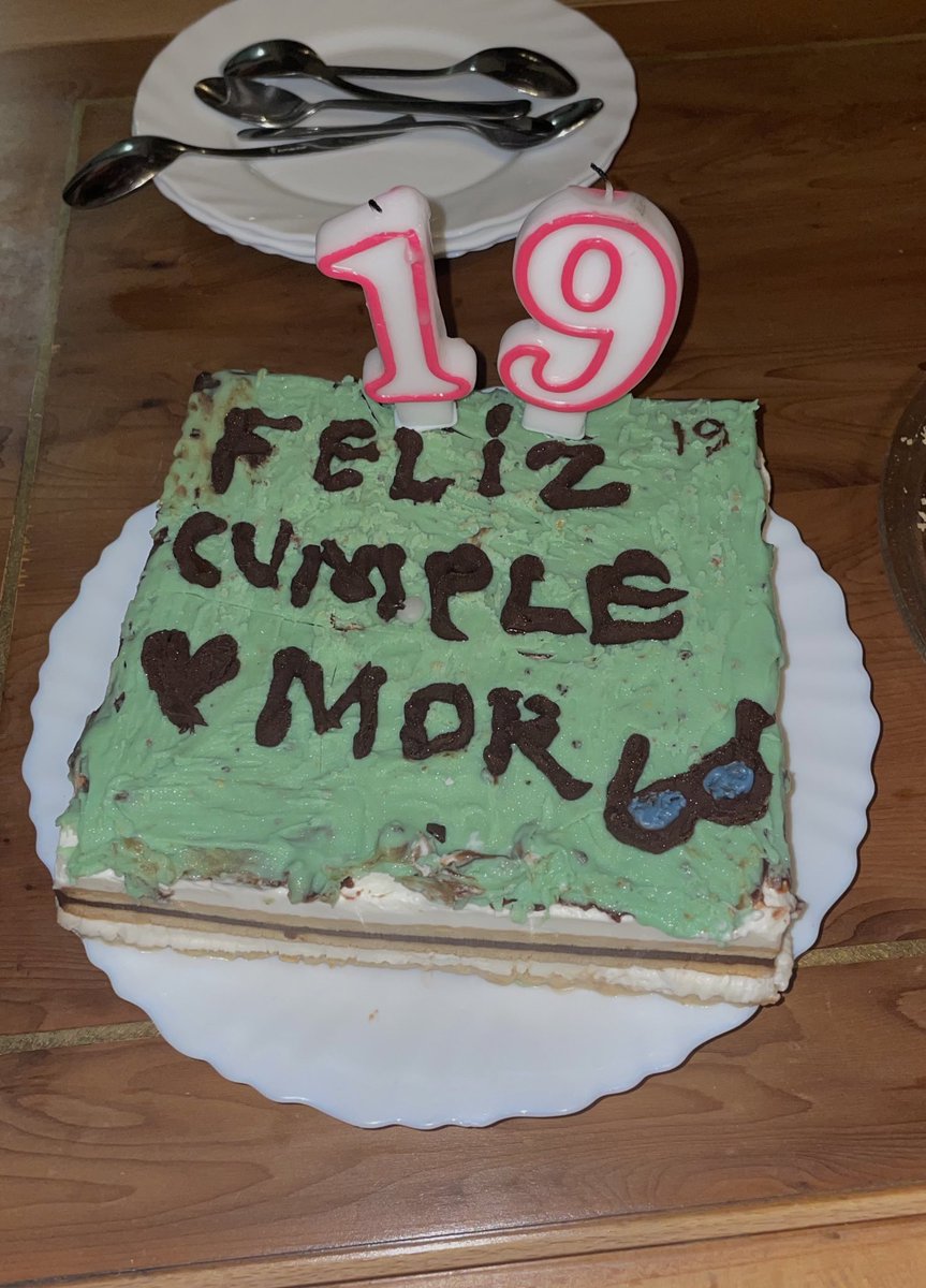 marinacortees's tweet photo. que no quede en el olvido el pastel q hizo mi hermana en mi cumpleaños cuando feid sacó feliz cumpleaños ferxxo https://t.co/Zl8grXq2RM