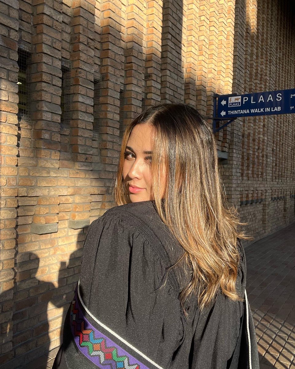 BellaSinclair2's tweet photo. Graduated with my second degree. Started a job in my field, all in the same week! 🤍 

God is good.
Always😭😭😭 https://t.co/RxJgUgx2yP