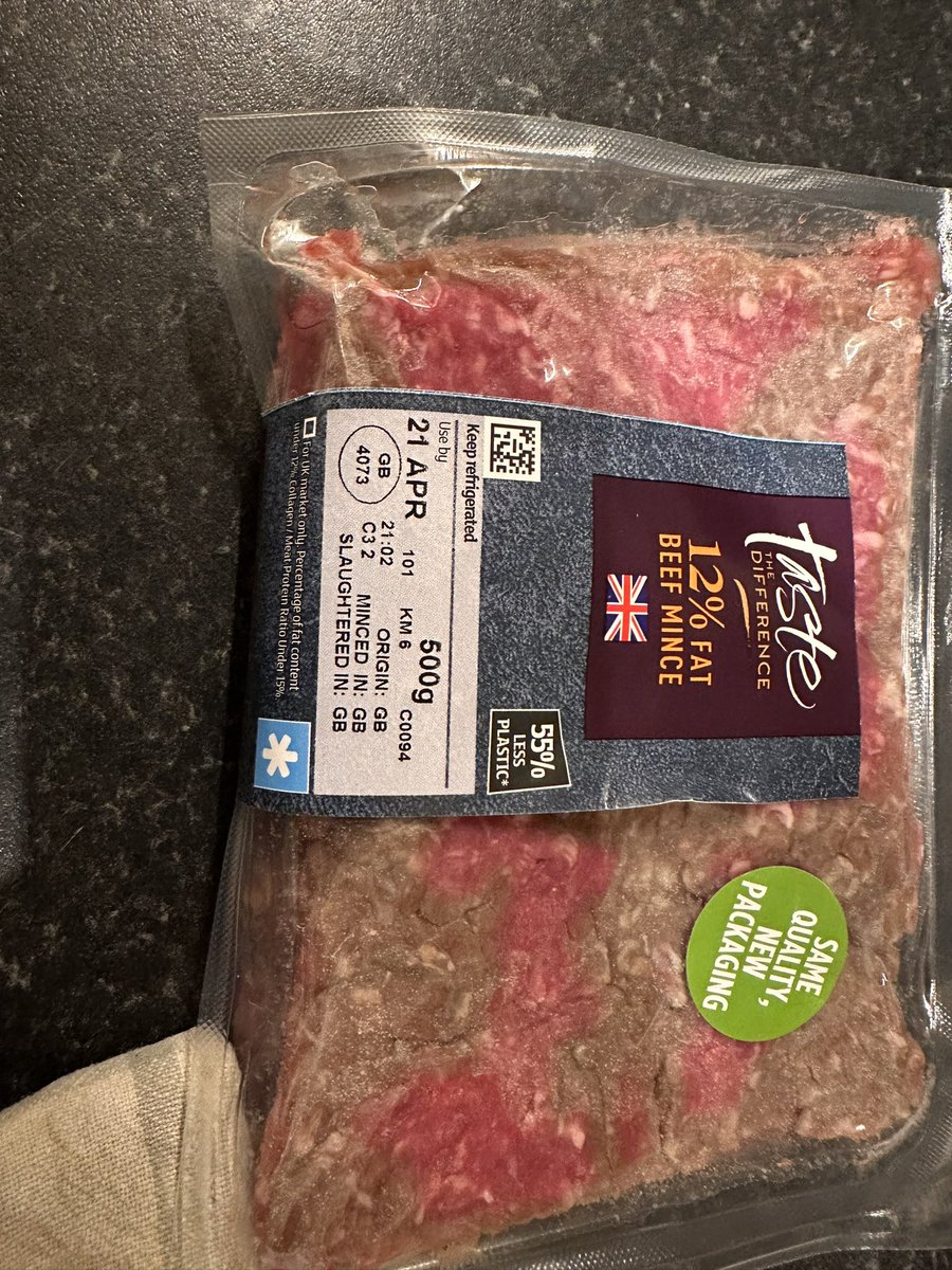 jamiemooney1909's tweet photo. @sainsburys Bought this on Saturday and it has started to brown. Kept in fridge all the time. Not happy, can you refund. https://t.co/DsFsbomMPG