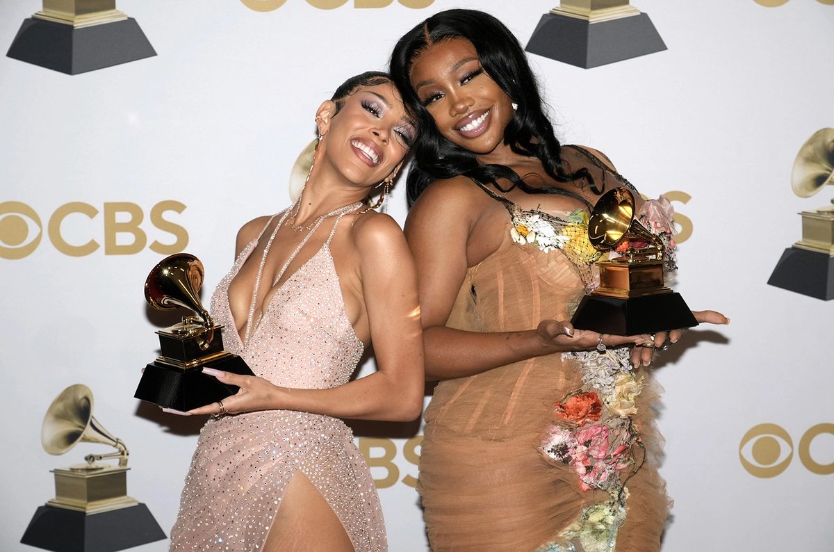 kjh_sf's tweet photo. I fvckin LOVE how all the fanbases are fighting meanwhile Nicki, Ice, Doja, and SZA ALL chilling! Anyways support, buy, and stream both #PrincessDianaRMX and #KillBillRemix by @icespicee_ @NICKIMINAJ @sza and @DojaCat if your not dramatic and love life 💞 https://t.co/Bh1WZ9kLWz