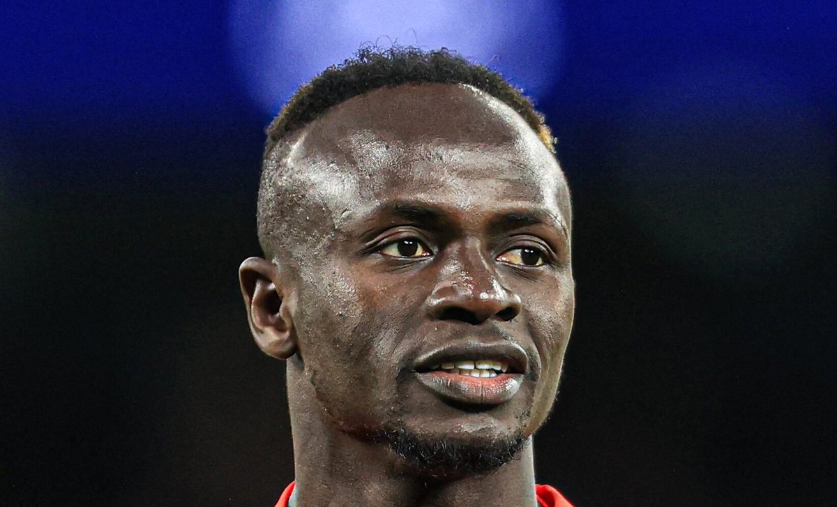 FootballTalkHQ's tweet photo. 🚨 Sadio Mané has to pay a club record fine of €350,000 after punching Leroy Sané. [@kerry_hau] https://t.co/dCkkfOhFqP
