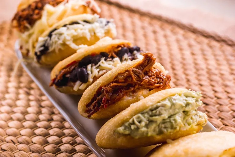 Los mejores restaurantes de arepas en Madrid. 
Una selección de la revista internacional 'Excelencias Gourmet'
excelenciasgourmet.com/es/curiosidade…
#arepasvenezolanas #arepasenmadrid 
#venezuelaenlamesadelmundo