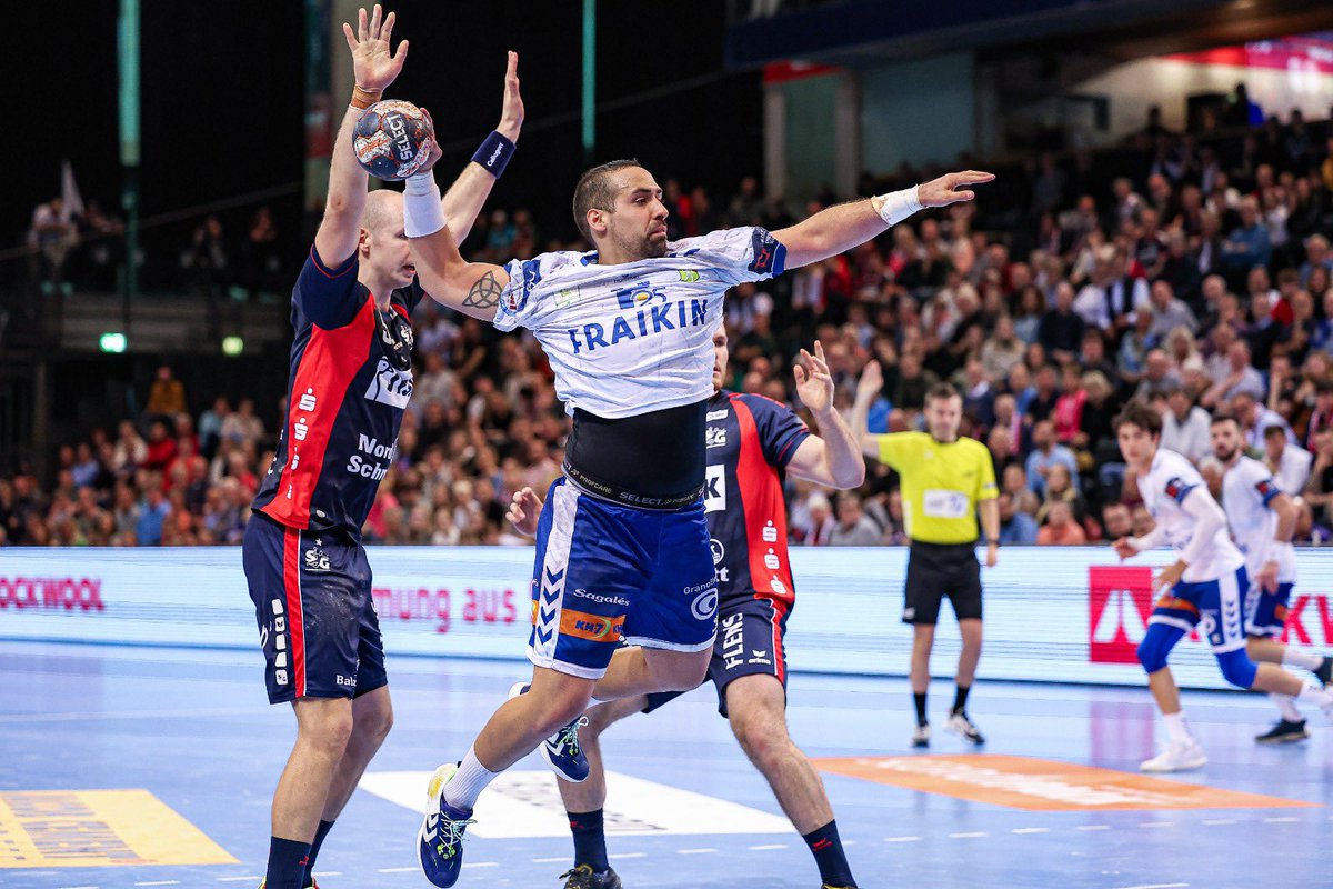 BMGranollers's tweet photo. 𝙑𝙖𝙢 𝙙𝙞𝙧 𝙍𝙊𝘼𝘿 𝙏𝙊 𝙁𝙇𝙀𝙉𝙎𝘽𝙐𝙍𝙂 𝙄 𝘼𝙉𝙀𝙈 𝘼 𝙁𝙇𝙀𝙉𝙎𝘽𝙐𝙍𝙂! ✈️✈️✈️

📊 @SGFleHa 27-35 Fraikin BM Granollers

🏆 Tornada 1/4 de final - @ehfel_official 
 
#OrgullBMG ⚪🔵 https://t.co/YyW9J3uhqU