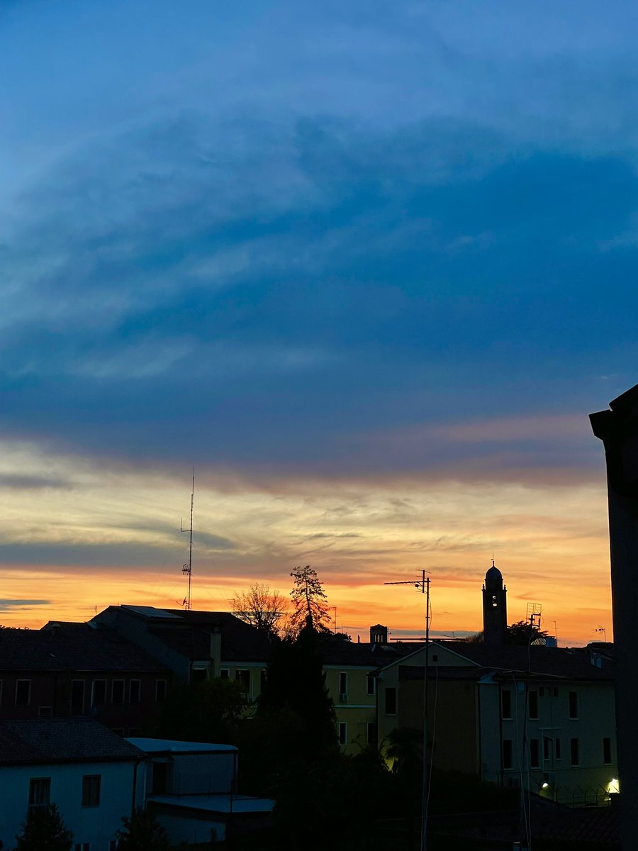antalova_janka's tweet photo. Day 72 of learning to code:
Studied React components all day &amp; worked on some graphic design projects on the side - how’s ur relationship with Adobe Illustrator? Mine is love-and-hate-with-passion 🙃 
also, the sunset was beautiful today ☀️☀️ https://t.co/HNVVCyVYsF