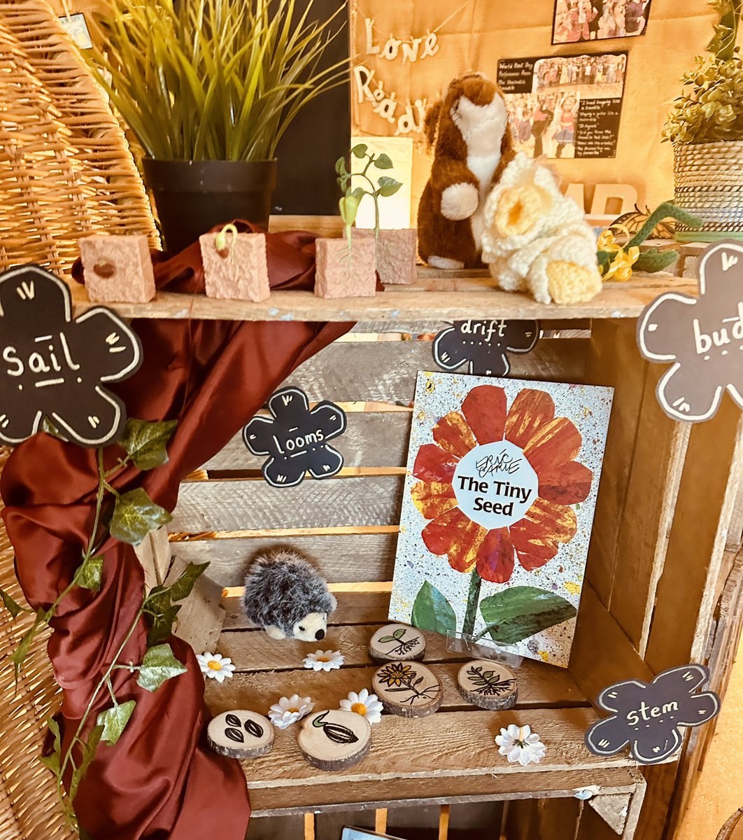 JCAWakefield's tweet photo. A new starting point theme in Reception means new focus texts! Our children love using their story telling logs to retell the story &amp; apply their new vocabulary they have read #CoreTexts #KnowledgeandUnderstandingoftheWorld #Reading #EarlyLanguage 📚 @JCEnglishHub https://t.co/1nNjp2kw82
