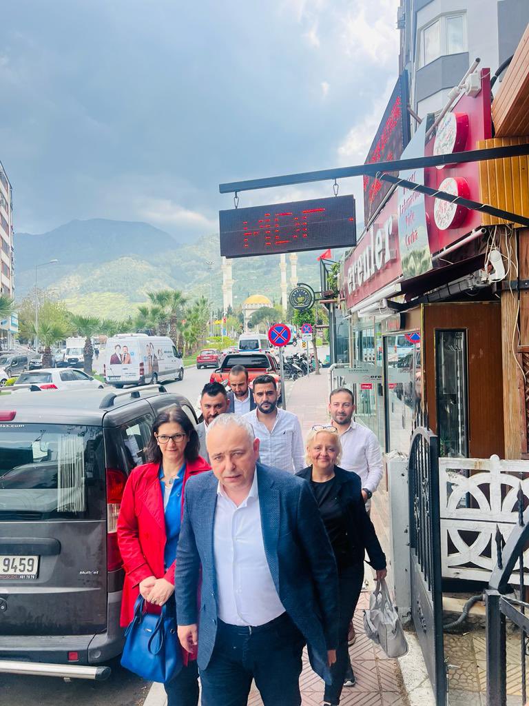 Manisa chp 2. Sıra milletvekili <a href="/AVBakirlioglu/">Ahmet Vehbi BAKIRLIOĞLU</a> ile esnaf ziyaretimiz 
<a href="/devapartisi/">DEVA Partisi</a> #Milletİttifakının en çalışkan ekibi olacak #sanasöz <a href="/alibabacan/">Ali Babacan</a> 
<a href="/filiz_kayatepe/">Filiz Kayatepe</a> <a href="/tanerkok45/">Taner KÖK</a> <a href="/sertac_teker/">Sertaç Teker</a> <a href="/tulin_ekz/">Tülin Ekiz</a> <a href="/emrhunlu/">Emrah Ünlü</a> <a href="/DevaManisa/">Deva Partisi Manisa İl Başkanlığı</a>