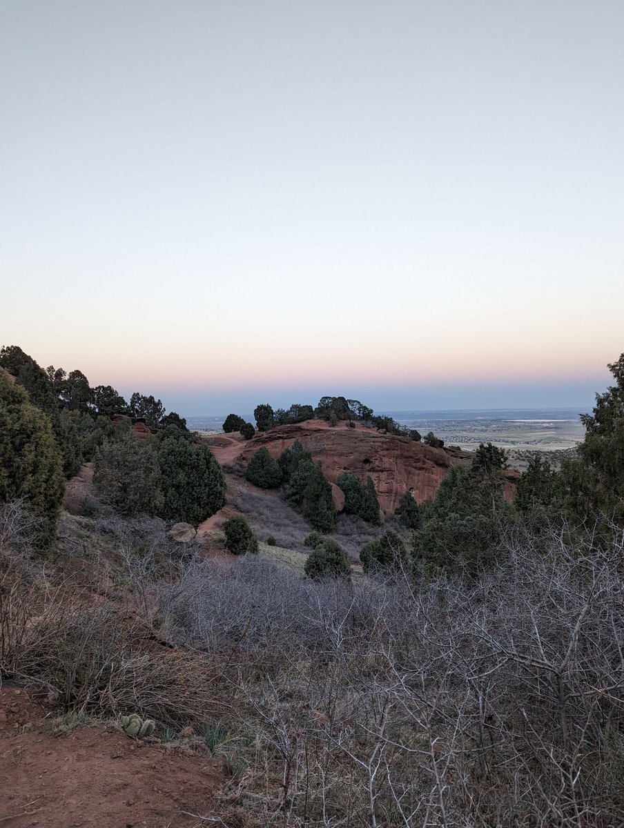 SamIam_Designs's tweet photo. The first time I've ever felt inspired to create an earthy red pallet 😻 Thank you Colorado for helping that creative spark in me be a little easier to find. #redrocks #hikingadventures #skychasing https://t.co/E5fw7OUeTi