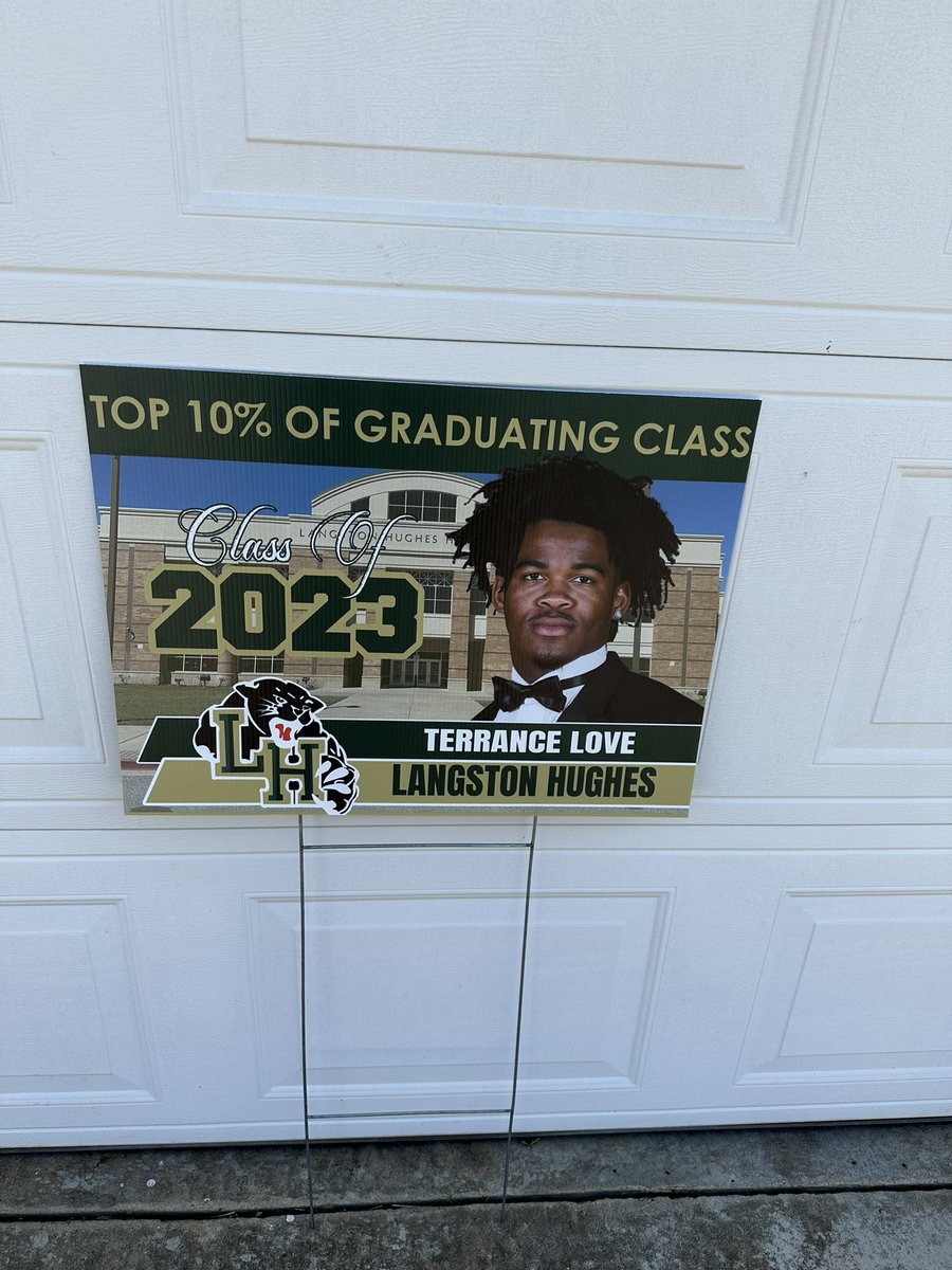 step103's tweet image. PROUD PARENTS 📖📚📙📘🏈💪🏾