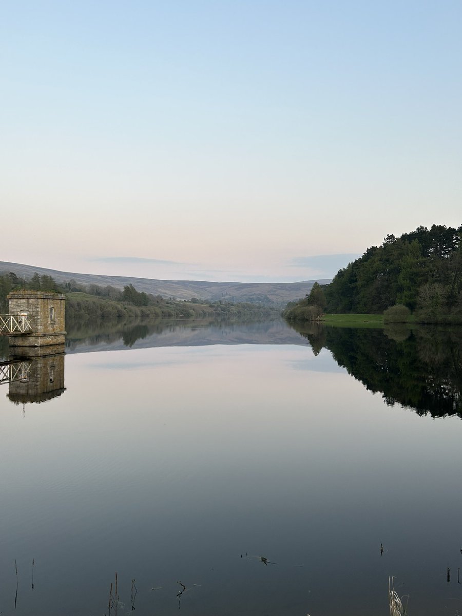 IrishRunningGir's tweet photo. Stunning dusk views at the reservoir #mirrormirror
#Bohernabreena #Glenasmole #Tallaght #Kippure #Dublin https://t.co/d6QdCwojiv