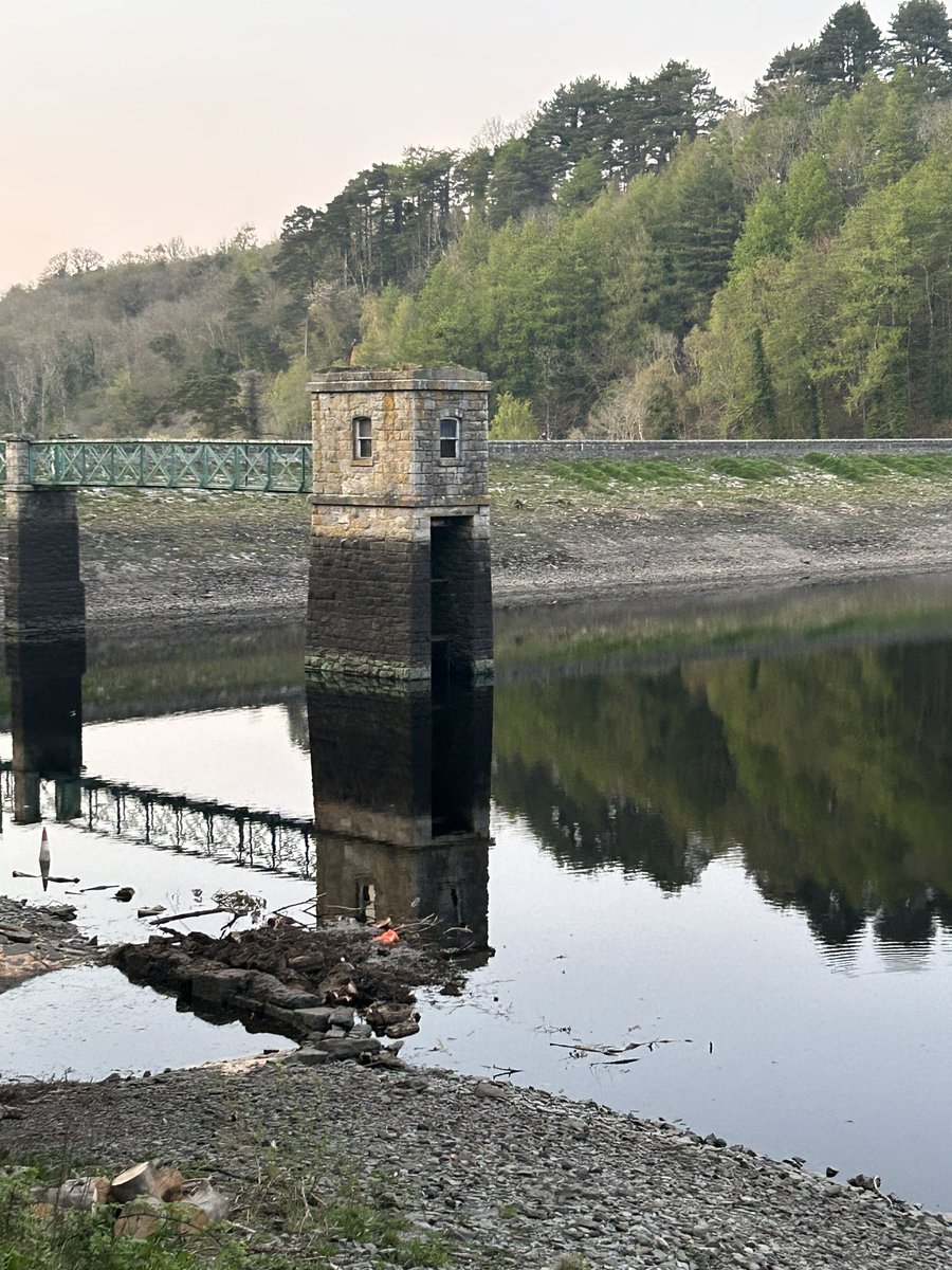 IrishRunningGir's tweet photo. Stunning dusk views at the reservoir #mirrormirror
#Bohernabreena #Glenasmole #Tallaght #Kippure #Dublin https://t.co/d6QdCwojiv