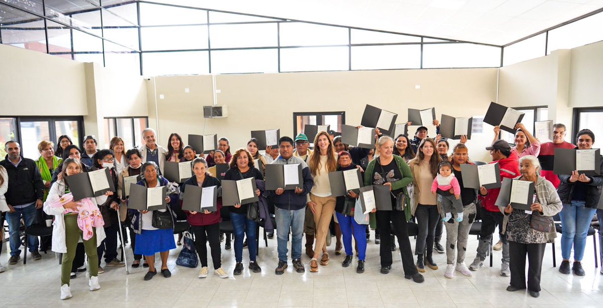 BUENAS NOTICIAS ♥️

Seguimos haciendo una Salta + justa. Cumplimos con 116 familias que esperaron años para tener tranquilidad, para tener sus ESCRITURAS 📄 ♥️🖤

📍Barrio Ceferino
📍Barrio 26 de Marzo
📍Barrio Unión 
📍Barrio Ribera 
📍Del Milagro 
📍Barrio Municipal
📍Barrio 23