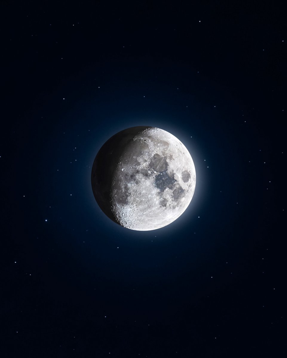 AstroBackyard's tweet photo. I've been working on my moon photography! 📷

This is a composite photo that uses 3 separate images to create depth🤓 https://t.co/X8OxN0hISy