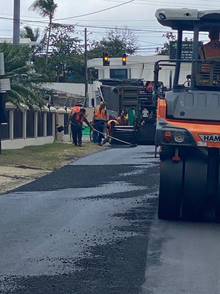 gabrielhr51's tweet photo. Continuan los trabajos de pavimentación a la Carretera PR-482 como parte de acuerdo firmado con el Departamento de Obras Publicas Estatal @DTOP como parte del programa Cambiando Carriles.
#ProyectoCallesSeguras https://t.co/ayr0CJgGXj