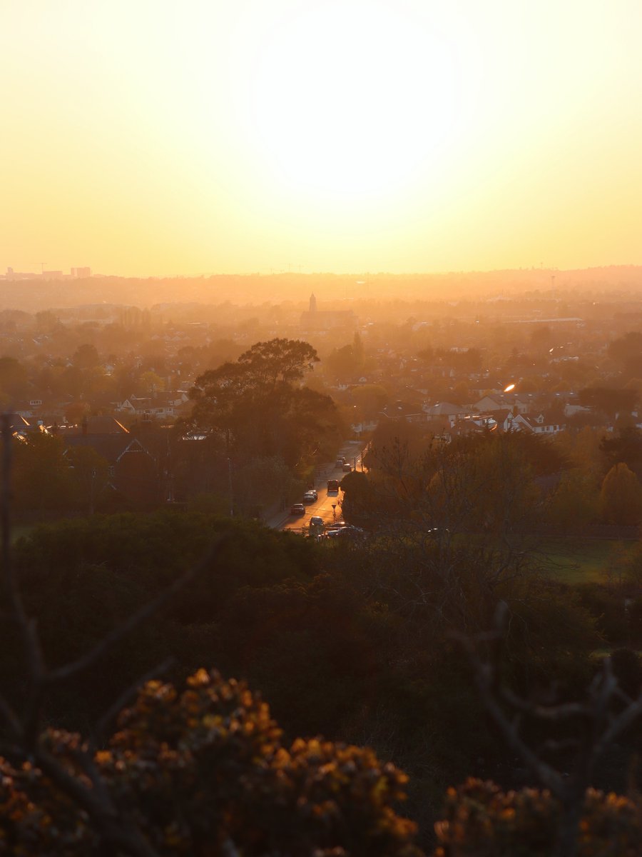 NiamhatMU's tweet photo. Hazy sunset over Dublin this evening
#DalkeyQuarry
#GoneWalkAbout https://t.co/Gls99rimo2