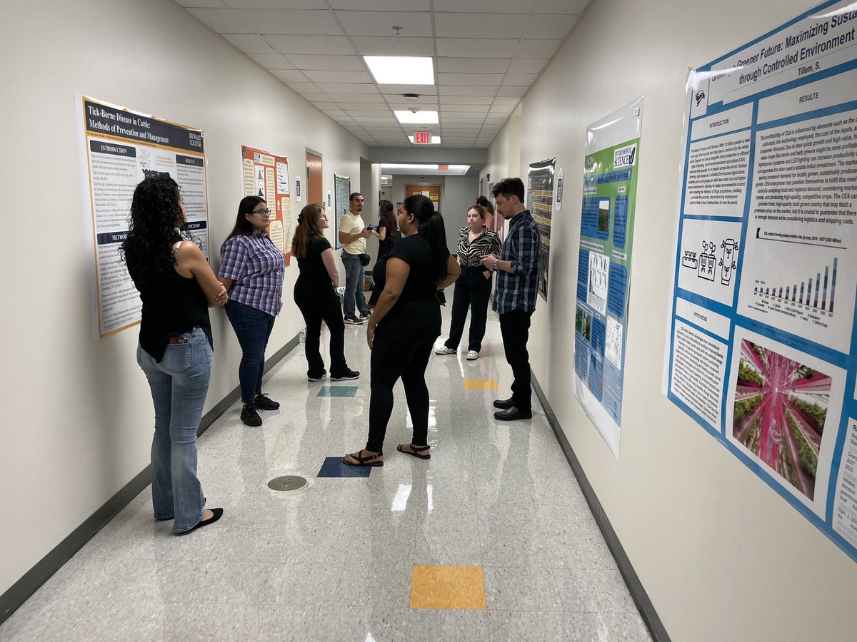 ProfB_Science's tweet photo. It’s that time of the semester again…..poster presentations in sci comm!!!!!! These students work a hard all term to culminate these final projects. This is project based learning in action! @BrowardCollege @BrowardSTEM @BrowardCTEL @BrowardSci @bc_science_well @bc_president https://t.co/6m6C48pDqW