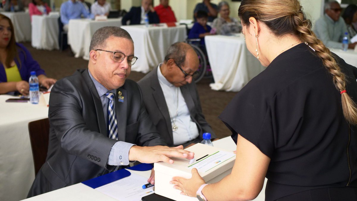 MinpreRD's tweet image. ¡Enhorabuena! 👏 La Asamblea General Extraordinaria del Directorio Nacional del #CONADIS fue todo un éxito.

Durante la sesión, se llevaron a cabo las elecciones de los nuevos miembros del Comité Ejecutivo Nacional para el periodo 2023-2025.
