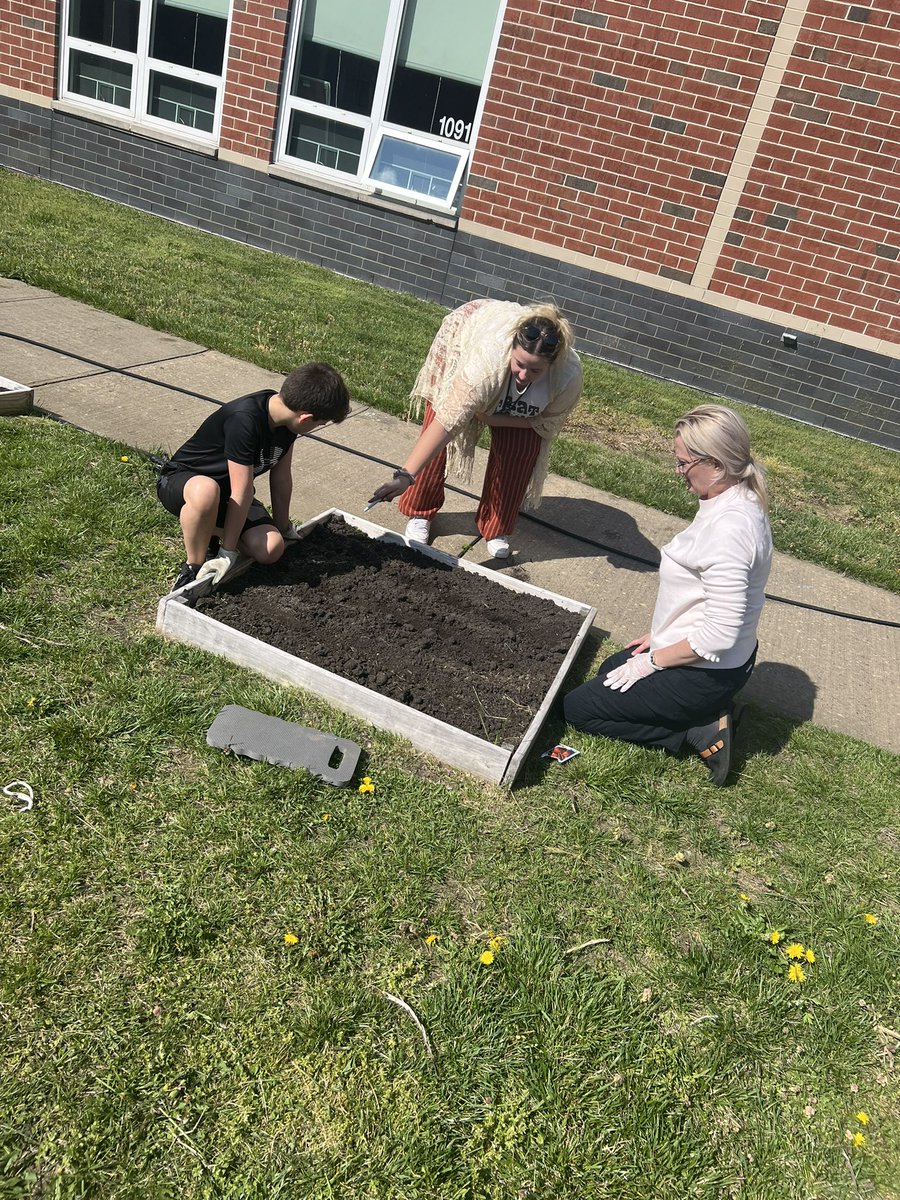 Mrs. Hutman tweet media