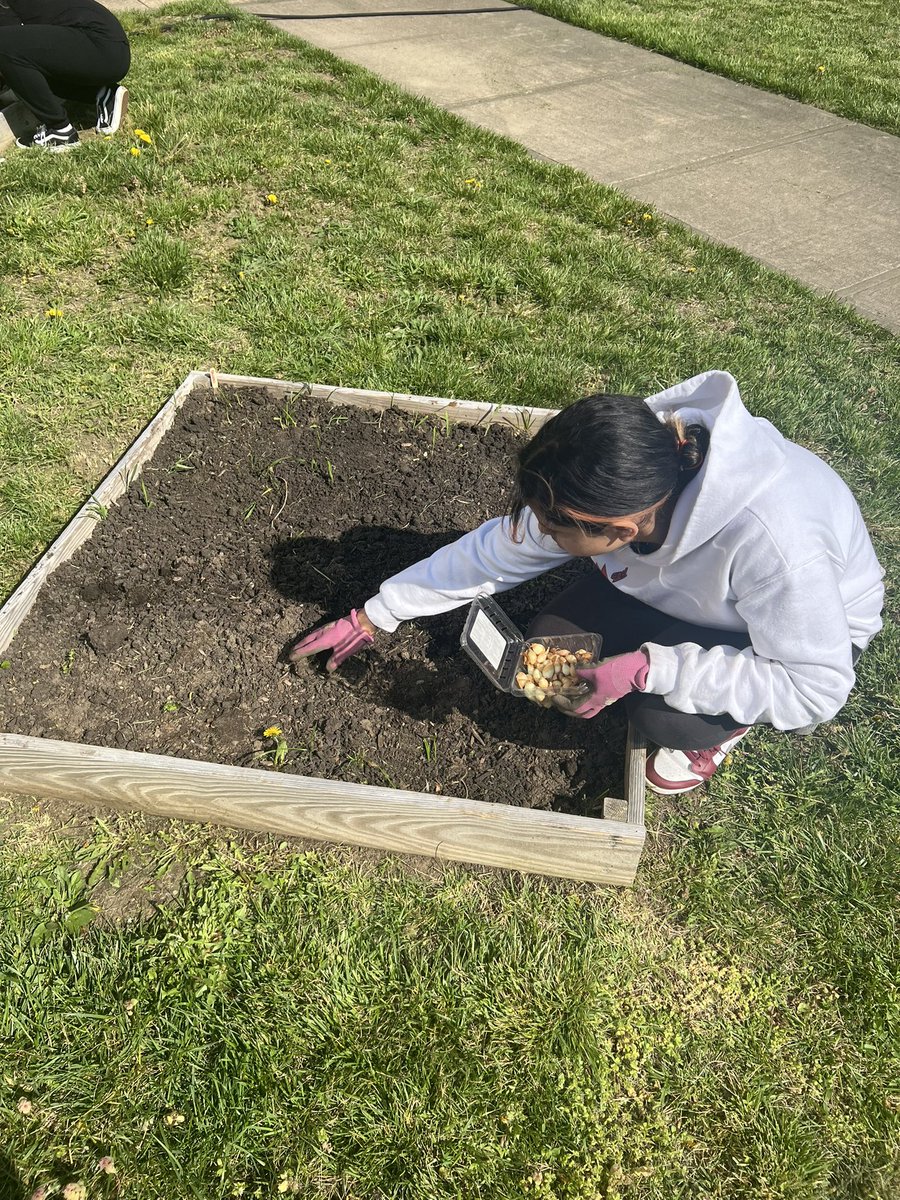 Mrs. Hutman tweet media