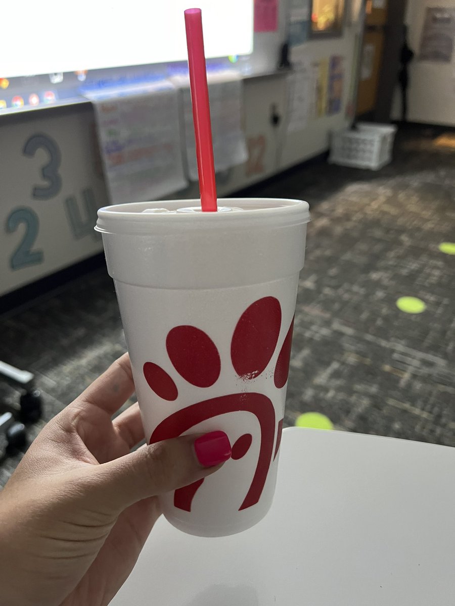 MrsKnudsenFCS's tweet image. Got myself a treat of Chick-fil-A today! 🙌🏼
#pinkspringtraining @eagertolearnSoo @shantieljovanna @pressNseale @CounselorCaring