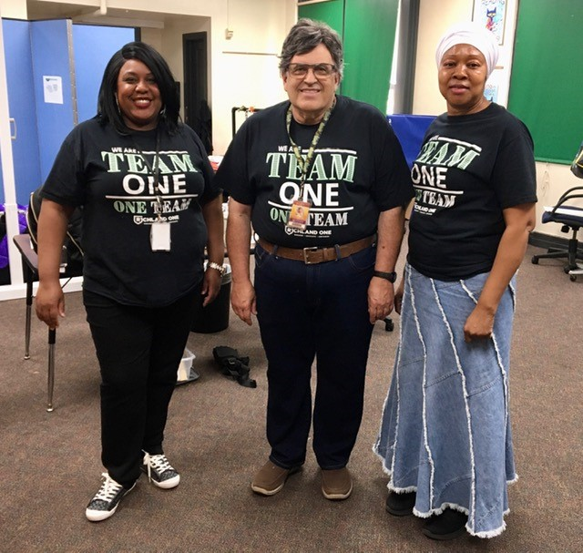 PendergrassFai1's tweet photo. Ms. Caroline, Mr. Kessler, and Ms. Sainyo.  It takes a team to make a dream work!
#RichlandOne #TeamOne #OneTeam https://t.co/187grFGzhD