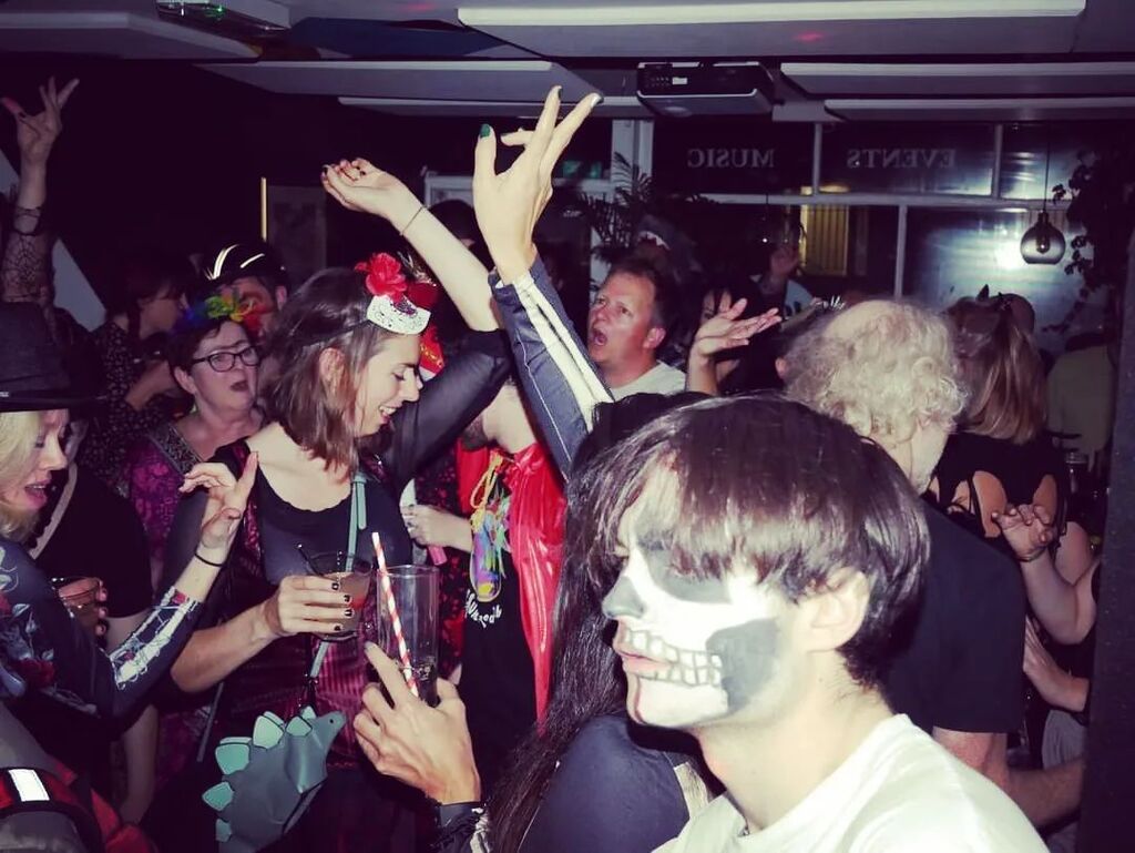 Can't believe the last bang was as long ago as Halloween 🎃😱 Needless to say it was a rowdy affair! Back on Saturday, we can't wait!! 💥 @bangbristol 📷 @nodebutante #tothemoonbristol #bristolnightlife #whatsonbristol #bristolevents #bristollife #bri… instagr.am/p/CrMJAr_s2oB/