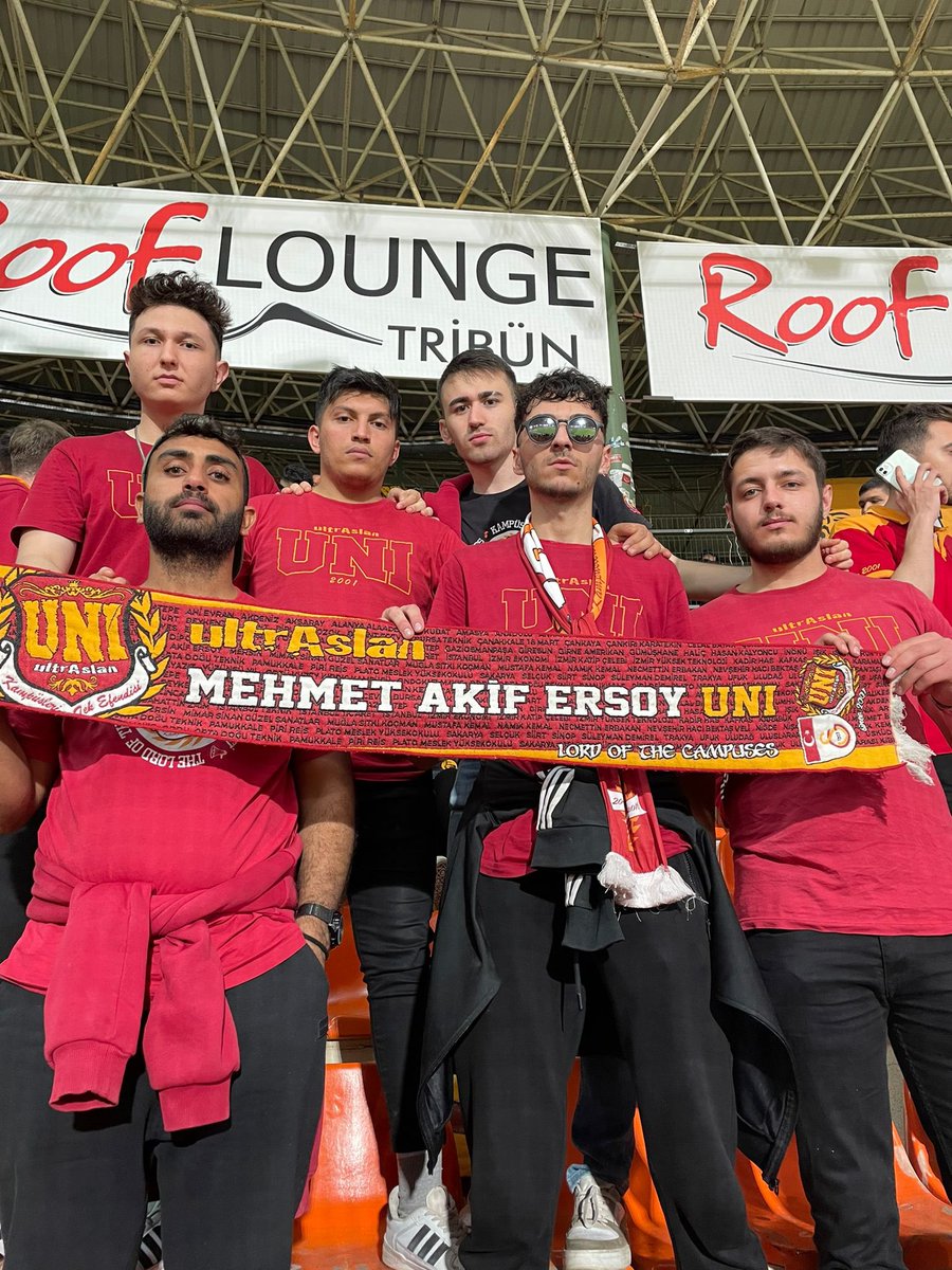 ŞEN OLA CİMBOM ŞEN OLA!

Galatasaray’ımızı şampiyonluk yolunda alanyaspor mücadelesinde yalnız bırakmadık. 

#ultrAslanUNI