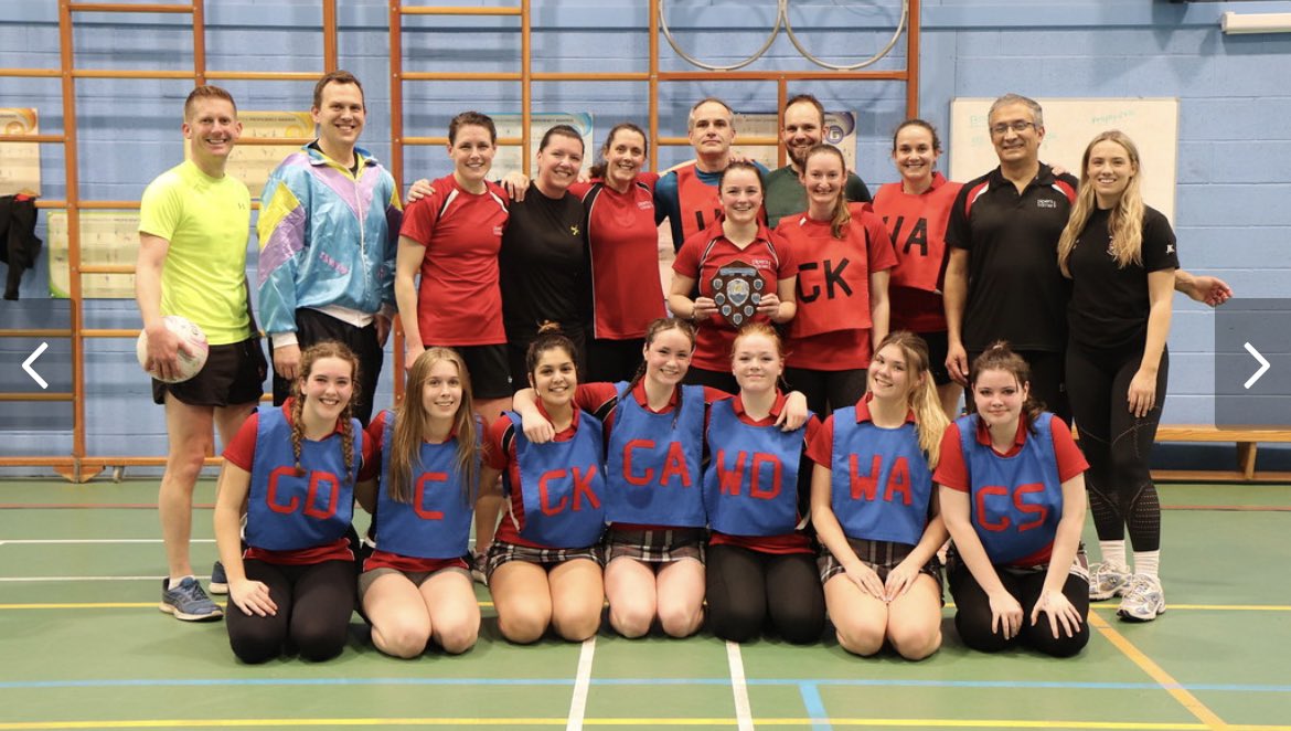 PipersSport's tweet image. After a few years of absence due to Covid, the Staff vs 6th Form match returned &amp;amp; what a game &amp;amp; amazing atmosphere it was in aid of @YoungMindsUK ! The staff took the victory but the Young Minds charity was the true winner! Next …staff vs leavers rounders!! ⚾️ #PipersSixthform