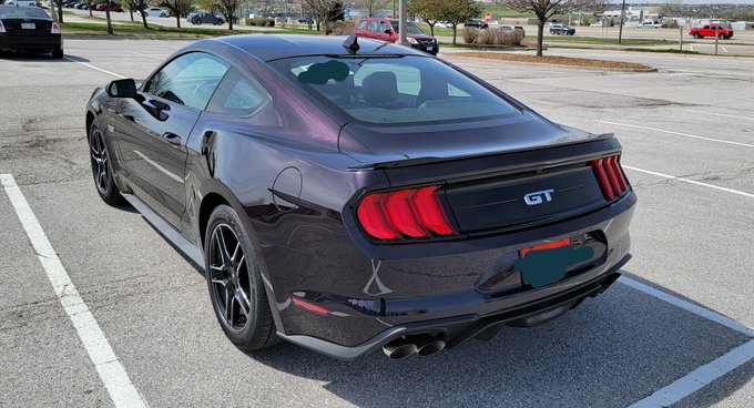 ganna heck all ur moms my new car 😎 https://t.co/D9bqUO63dy