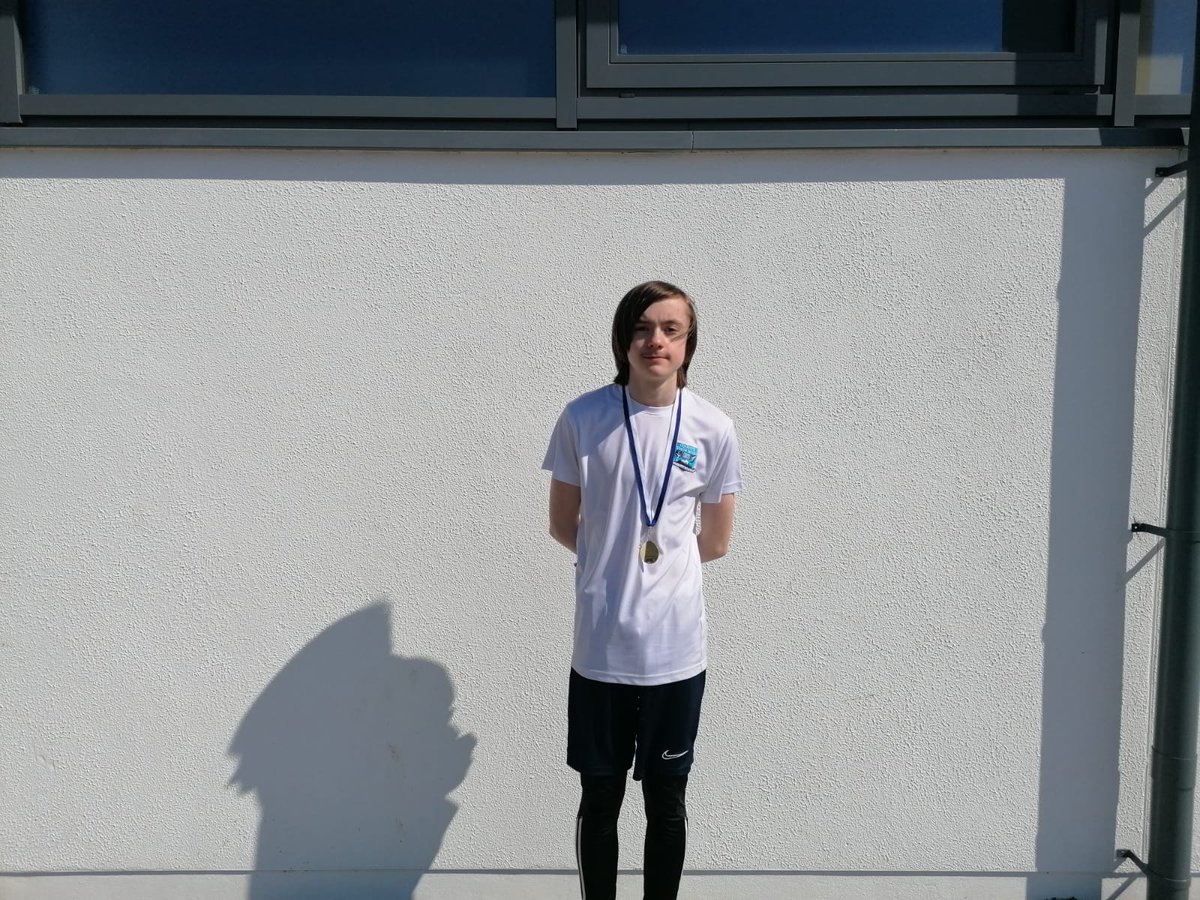 1st and 2nd Year students from the Dunamase College Athletics team competed in the Laois Athletics secondary schools track and field championships today. A gold medal for 2nd year student Jack O Cianain in the long jump event and bronze medals for both relay teams!