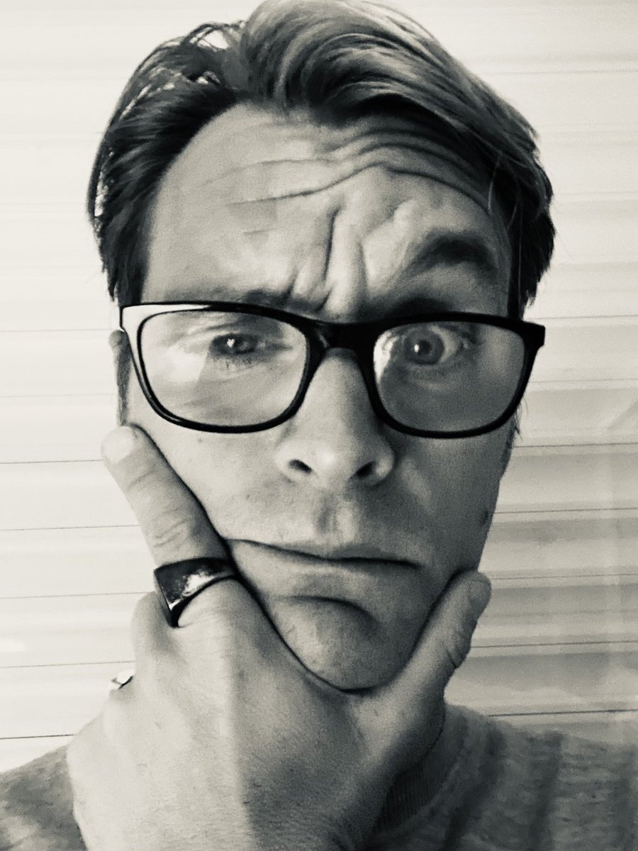 joosthoutman's tweet photo. Gasten, als jullie je ‘1 week #baard’ afscheren doen jullie dan ook altijd eerst een #rubenblock en dan een #tomselleck of zijn jullie normaal? https://t.co/gYVgESK6iI