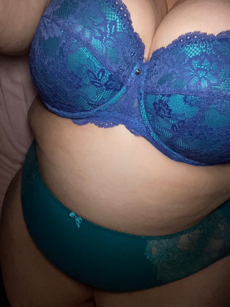 EvieStuart6's tweet photo. Do you like what you see 😈🤭😉 https://t.co/YWGurYftAT