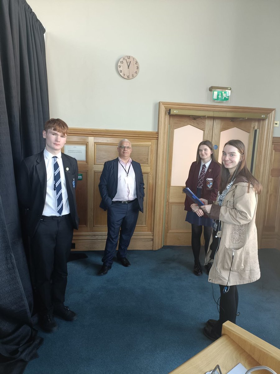 foyle_college's tweet photo. What an amazing experience for our pupils at the @humefoundation event. It was an honour for our former Head Girl to be chosen to talk about her aspirations for the future. It was amazing to have a meet and greet with former President Clinton and to meet the many performers. https://t.co/yAYyraoUUT
