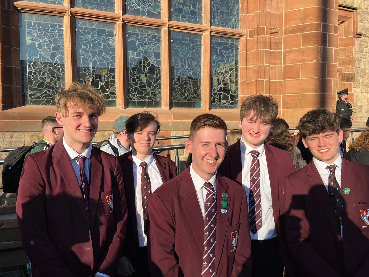 foyle_college's tweet photo. What an amazing experience for our pupils at the @humefoundation event. It was an honour for our former Head Girl to be chosen to talk about her aspirations for the future. It was amazing to have a meet and greet with former President Clinton and to meet the many performers. https://t.co/yAYyraoUUT