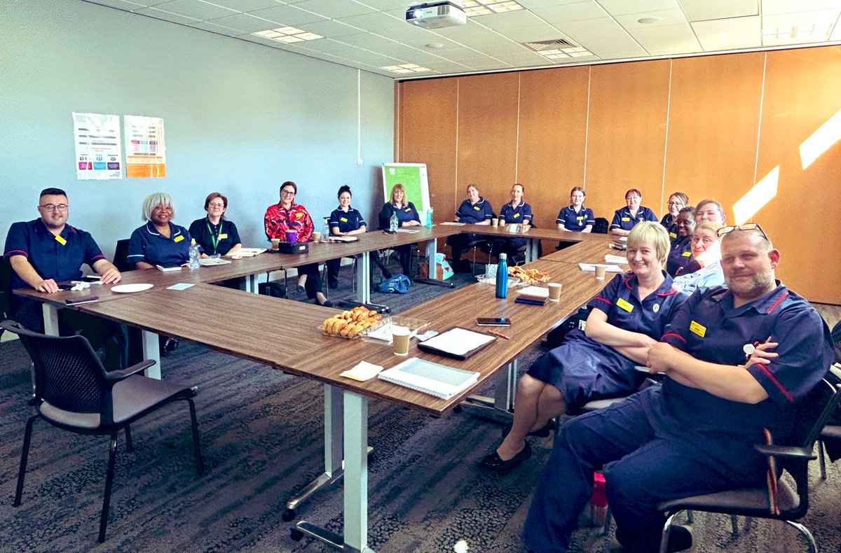 Emily Smith 💙 tweet media