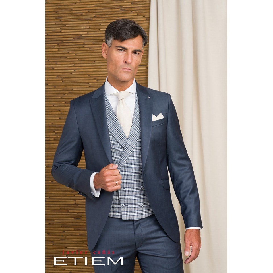 DNovios1's tweet image. Si lo tuyo no son los estampados atrevidos, te traemos la mejor opción para tí, un chaleco en dibujo de cuadros.
#bodas2023 #bodasespaña #bodasvalladolid #bride #chalecos #chaque #esmoquin #trajesdeboda #trajesdeboda #trajesdehombre #trajesdeinvitado #trajeparaboda #trajedenovio