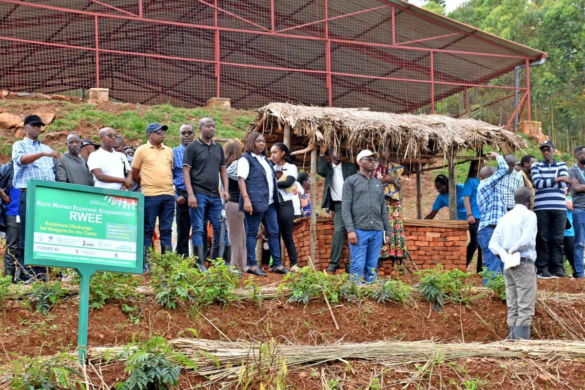 RRwarri's tweet photo. Very thankful to @UNRwanda,@unwomenrwanda, @WFP,@FAORwanda & @IFAD for yr support &today’s visit to #TuzamuraneKigoma,a female dominated coop operating in @NgomaDistrict.Your interventions under #RWEE @RwandaGender enabled a holistic development that led to farmers’self-reliance https://t.co/d5fMRLvswG