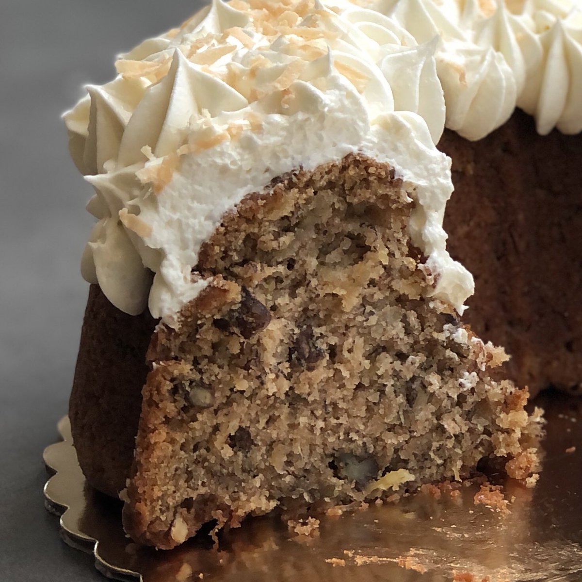 Have you tried our new hummingbird bundt cake yet? Banana-pineapple spice cake studded with pecans and topped with rich cream cheese frosting. Available whole or by the slice!

#CafeSelmarie #LincolnSquareChicago #HummingbirdCake #ChicagoBakery #ChicagoFood