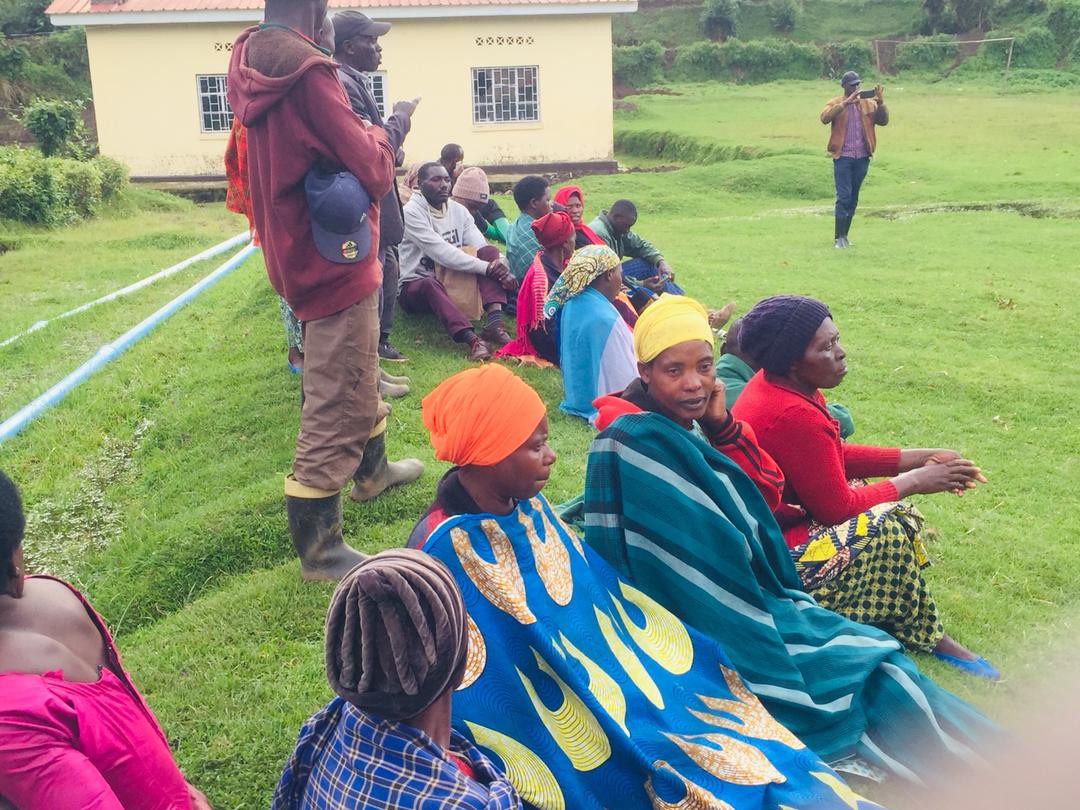 DusafWestern's tweet photo. Ku wa 18/4/2023 abanyeshuri biga muri @Uni_Rwanda bakomoka mu karere ka @NyabihuDistrict bifatanyije n'abaturage aho batanze inyigisho zo kurwanya mirire mibi ndetse banagaragaza uburyo bwakoreshwa ngo abana barindwe kugwingira. @HabitegekoFran1 @DUSAF12 @RwandaWest https://t.co/sIB4QYloQp