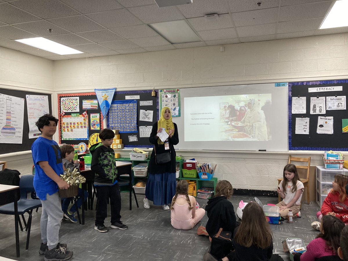 Sharing Ramadan and Eid traditions! Thank you Ms. Mena! <a href="/YMCA_Canada/">YMCA Canada</a> 
#RamadanKareem 🌙