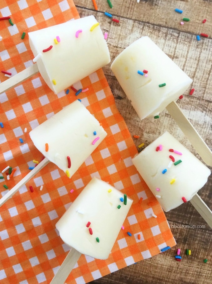 Perfect for an afternoon treat or for a group of kids hanging out in the back yard, Pudding Pops are always a great snack. 😋 Cool and refreshing during the summer, pudding pops are just the right amount of sweetness for kids.
 
Get the recipe: aamom.co/bp4x3P