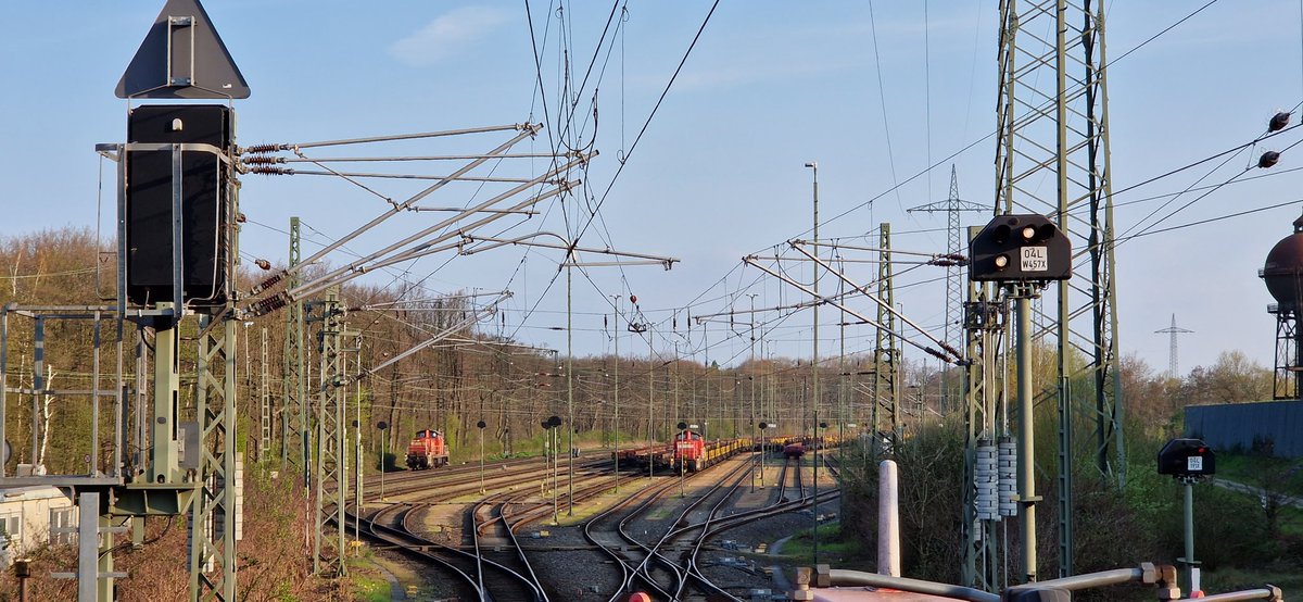 loki_ruhr's tweet photo. ... auf den Weg gebracht, ob @FemboyTrain die 16 Samms findet? 😅
Immerhin alles mir Gravita
Mein Rücken, die Füße und Hände brennen. Schönen Feierabend.
#dbcargofährt
#Gravita
#wedau
#GleisbauSaison
(Foto im Stillstand geschossen) https://t.co/QxtlkNXoKO