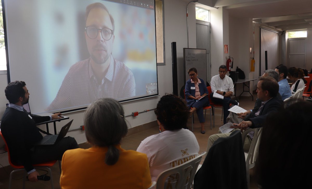 FunCarvajal's tweet photo. Inició #Hackaton del #Quidlab y @BancoMundial en #Cali, con 30 jóvenes del país para cocreación de novela gráfica para el Torneo #Evoke2023 #CambioClimático y #Pobreza.
@worldvision @Comfama @InnpulsaCol #IWOKA #dkkimfoundation @sidocfundacion @SaldarriagaConc @UnitedWayCO https://t.co/3PQovSanQo
