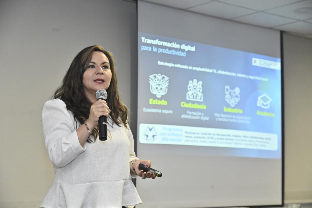 SandramUrrutia's tweet photo. ¡El cambio se logra de la mano de la gente! 📲🤝

Hoy en el ‘Diálogo sobre la internacionalización de la industria del software y TI’, organizado por @PROCOLOMBIACO, nos reunimos con empresarios que quieren llevar sus procesos a otro nivel y compartir lo que saben con el mundo.🌎 https://t.co/7mzfVEK1E0