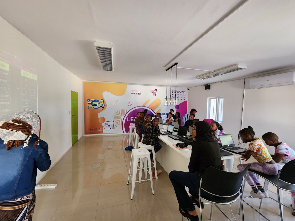 NorrBaye's tweet photo. I was so thrilled to see a group of young girls (and Sunya) attend a coding training today, hosted by NGO Queen Esther BW. #GIRLSCODEToo #EMPOWERMENT Vehae Tjiriange The facilitator, Malaika, is a fierce and determined leader. #Botswana #Fulbright #Maun https://t.co/lK9sPsh6ow