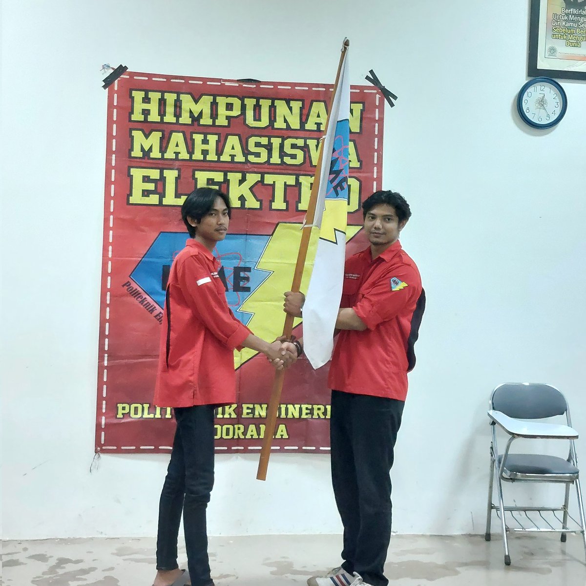 HME_PEI's tweet photo. Assalamu'alaikum wr wb Alhamdulillah telah terpilih ketua Himpunan Mahasiswa Elektro Politeknik Enjinering Indorama untuk periode kepengurusan 2022/2023 yang bernama Yudi Indra Satria Nugraha, Semoga amanah dalam mengemban tugasnya &amp; menjadikan HME PEI lebih Jaya lagi. HME JAYA⚡️ https://t.co/a3ry5G6GDf